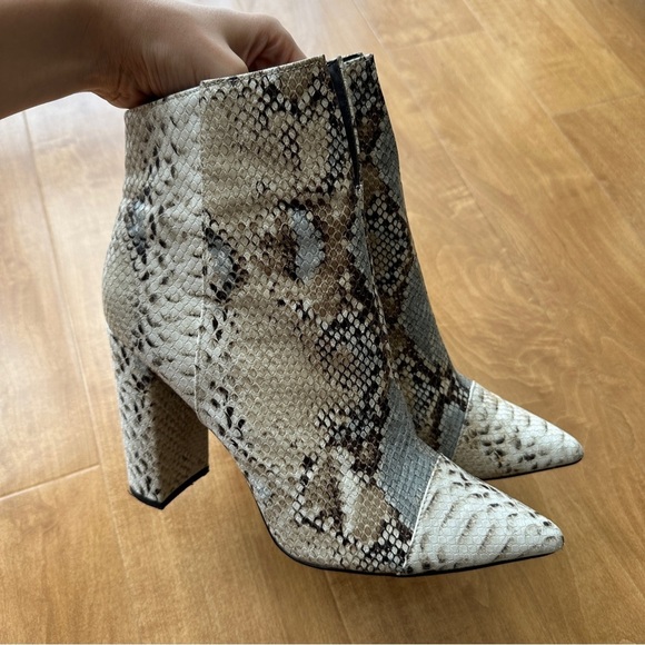 Qupid Snakeskin Heeled Pointed Toe Ankle Booties, Size 10 - Picture 4 of 14
